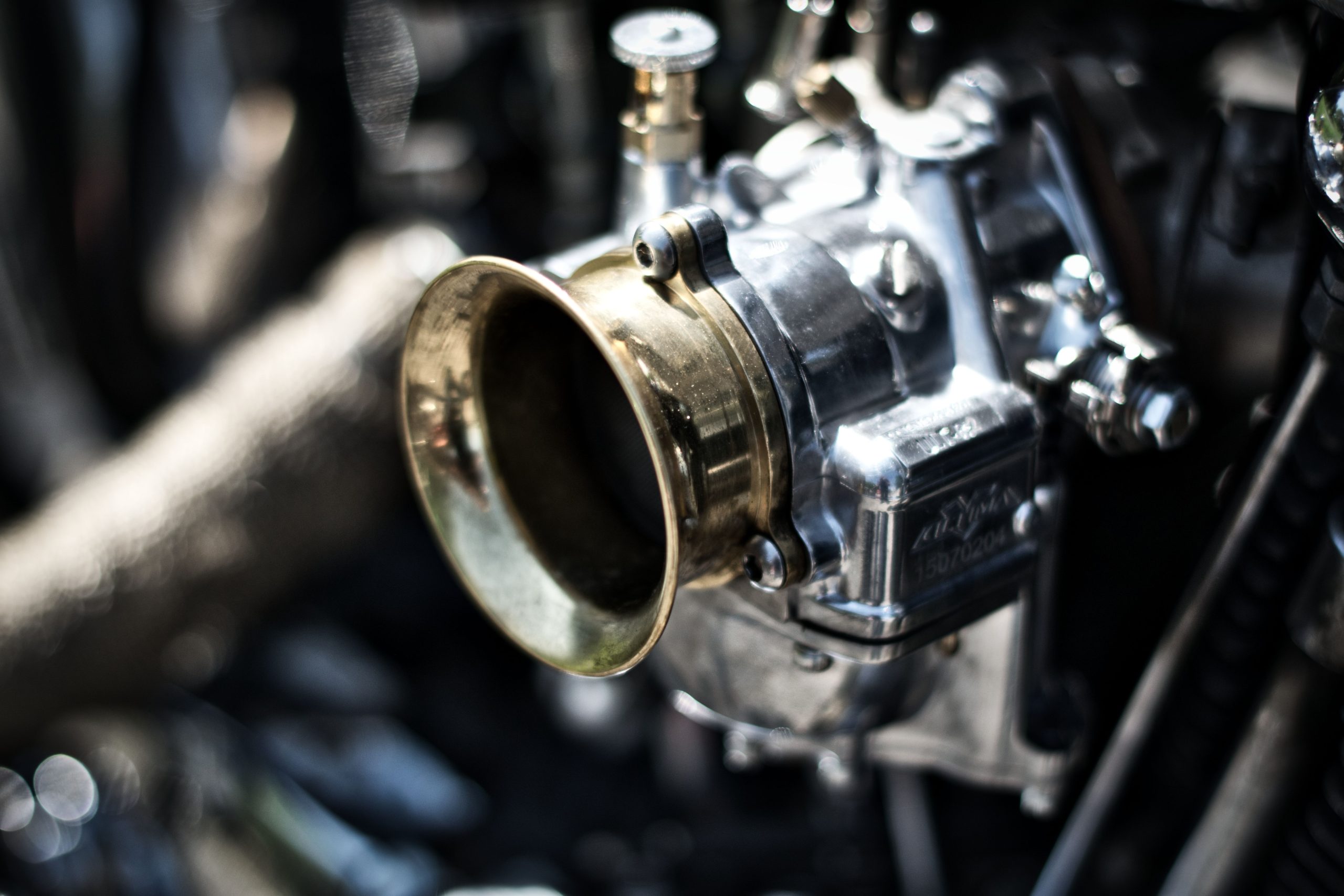 Close up karburator logam mesin motor